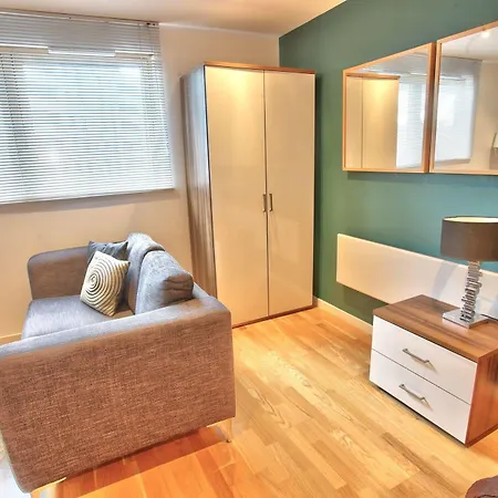 Quay Leeds Apartment *