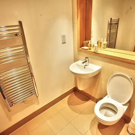 Quay Апартаменти Лідс