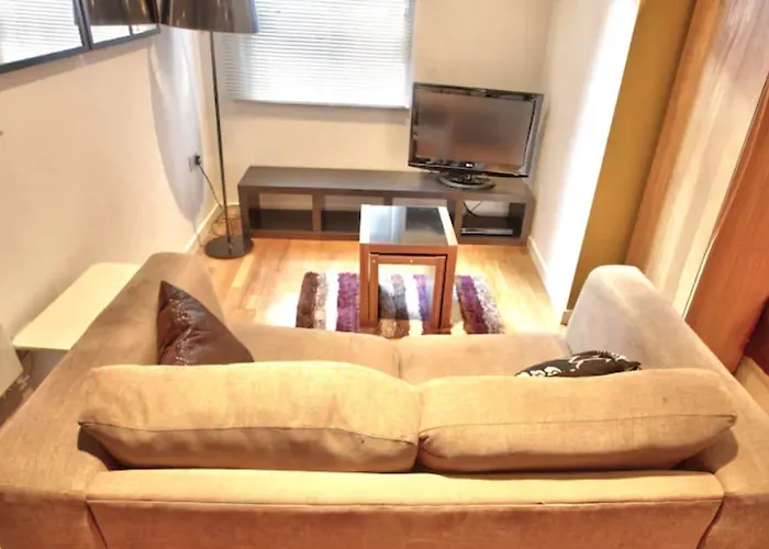 Quay * Leeds (West Yorkshire)