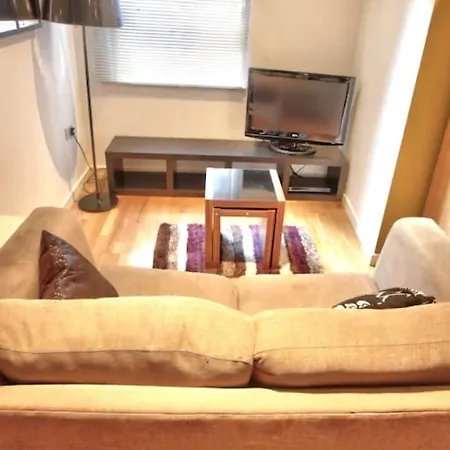 Quay * Leeds (West Yorkshire)